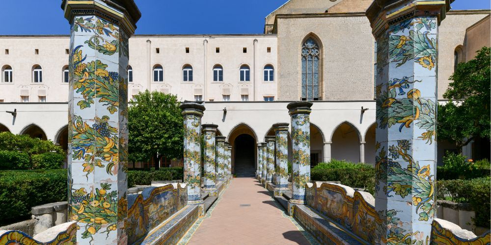 Cosa vedere a Napoli in un giorno: Complesso Monumentale di Santa Chiara Cosa vedere a Napoli in un giorno: Complesso Monumentale di Santa Chiara