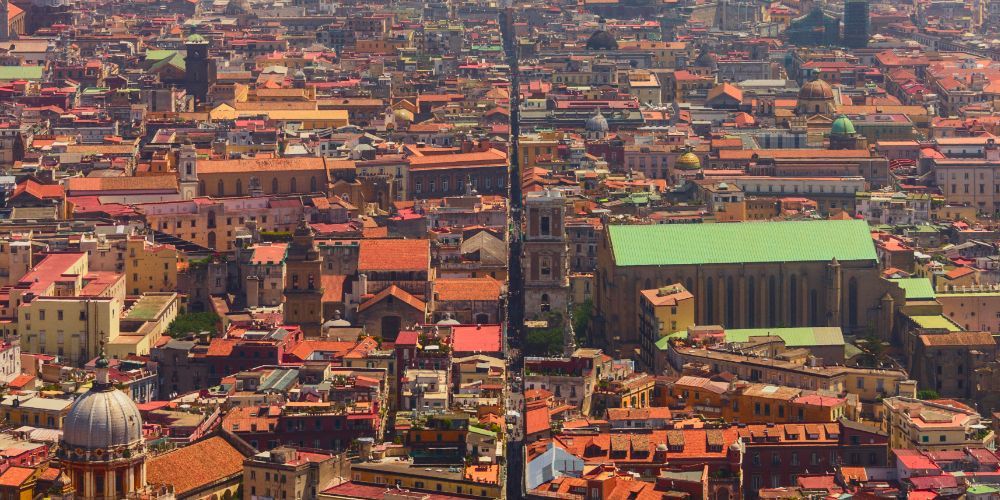 Cosa vedere a Napoli in un giorno: Spaccanapoli Cosa vedere a Napoli in un giorno: Spaccanapoli