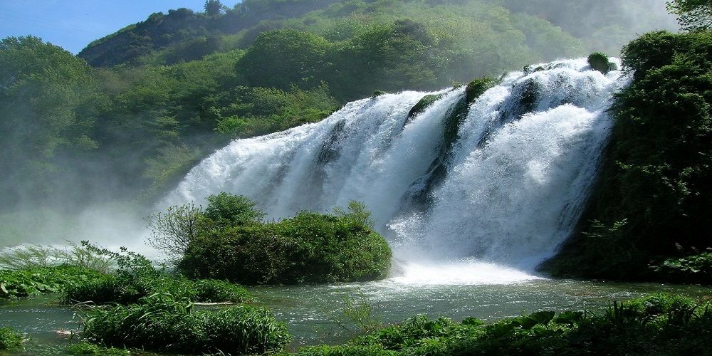 Italy's most beautiful waterfalls: the Marmore Falls Italy's most beautiful waterfalls: the Marmore Falls